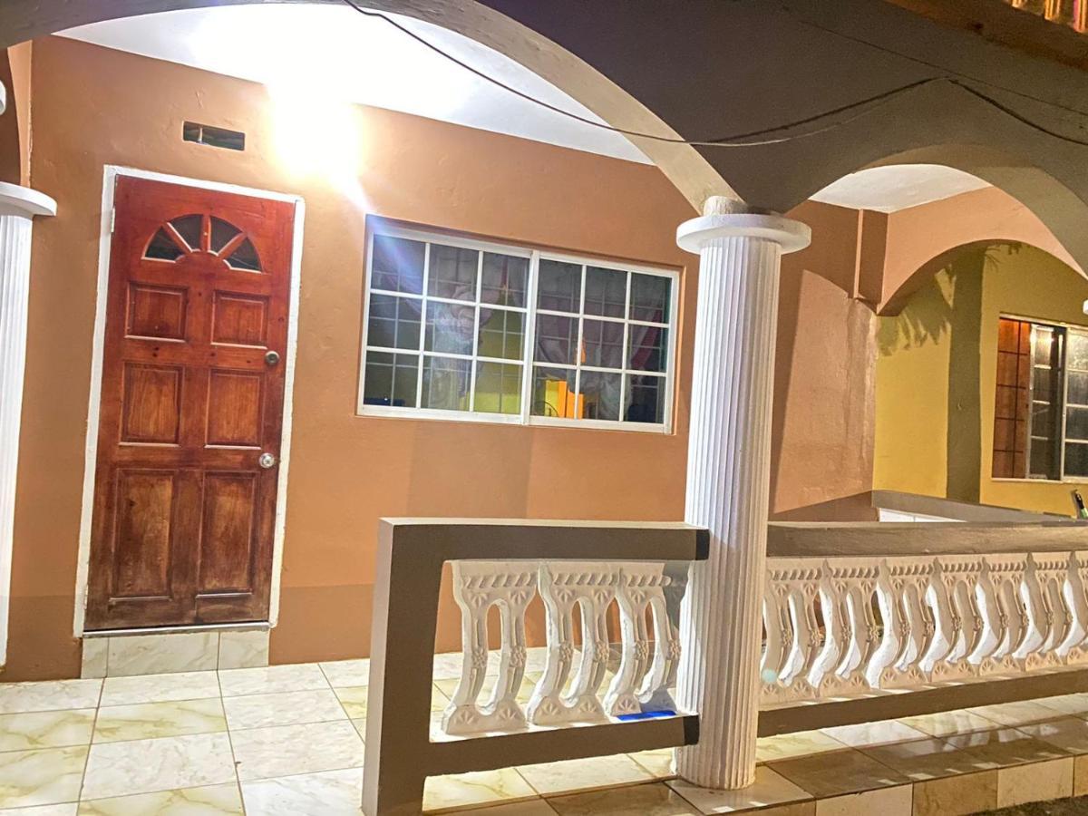 Pine Valley Suites 2b One Bedroom Ground Floor Guest house *