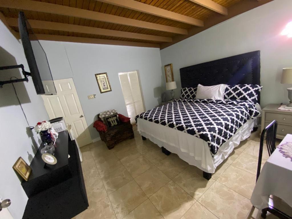 Guest house Portmore
