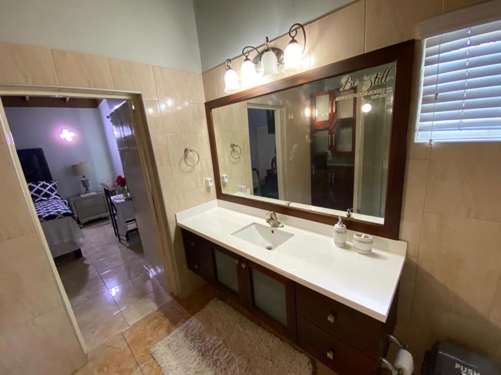 Portmore Guest house *