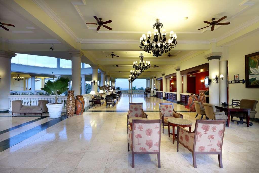Grand Palladium Lady Hamilton & Resort