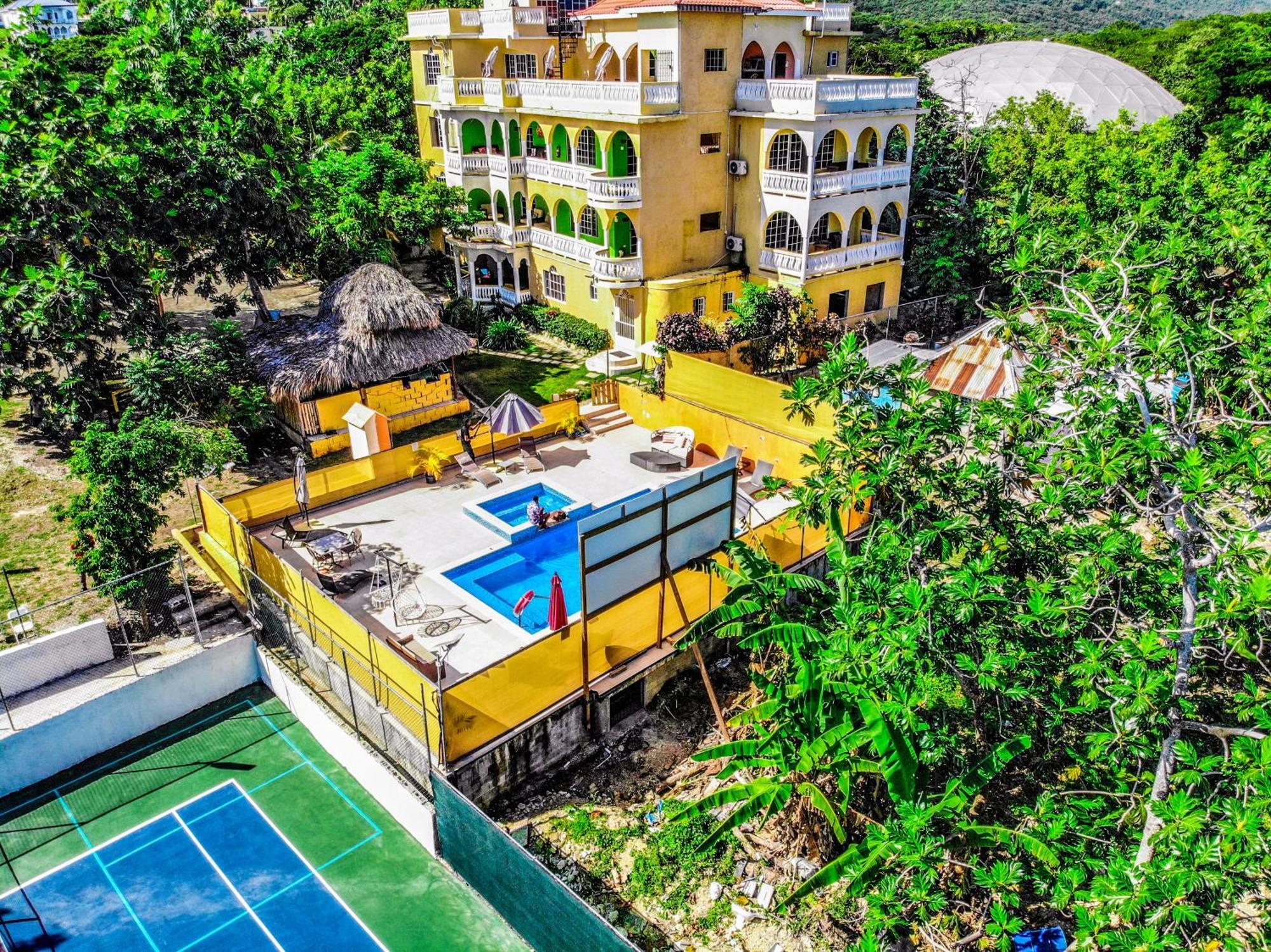 Villa Takuma Boutque & Montego Bay