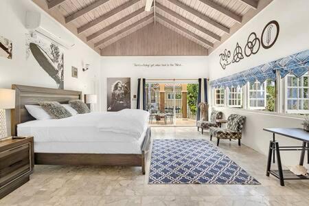 Hospitality Expert Zeppelin - Tour Pool Bar Montego Bay