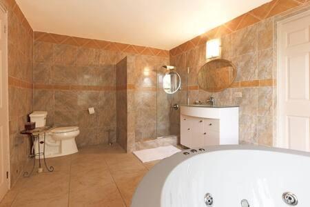 Hospitality Expert Stonehenge - 5br Mansion *