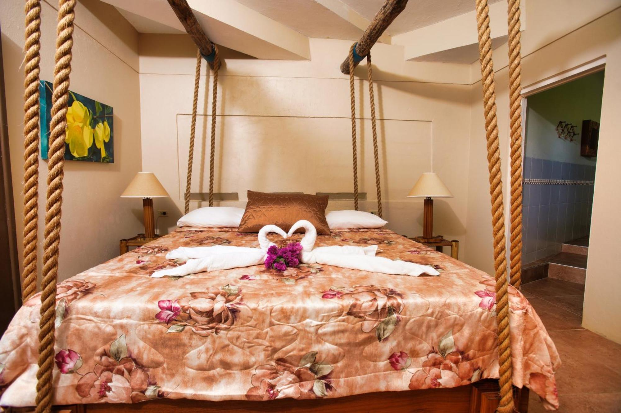 Strawberry Fields Together Inn 2*