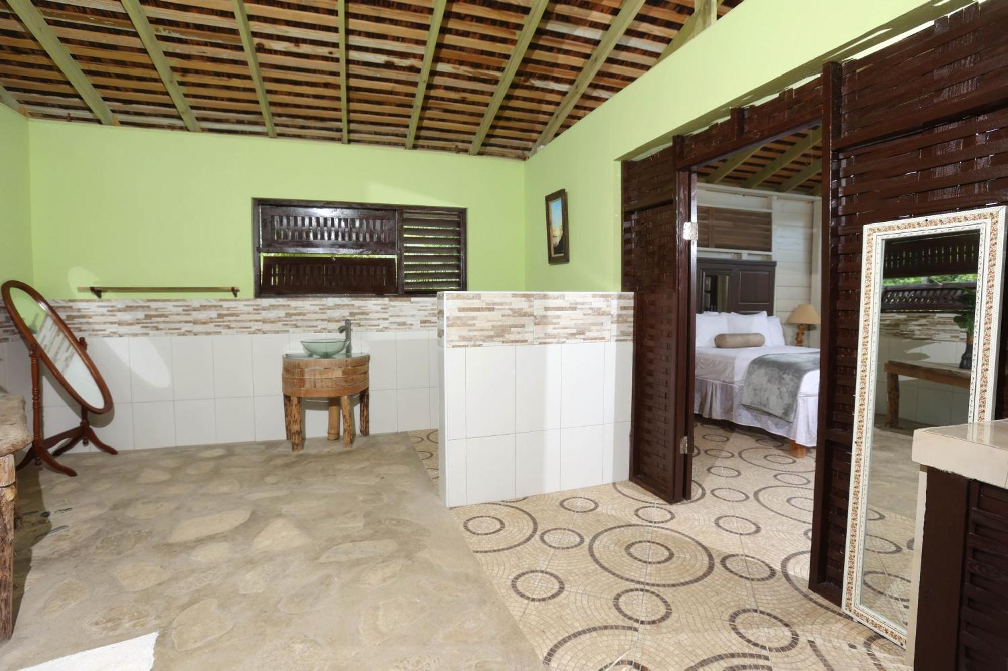 Inn Strawberry Fields Together 2*