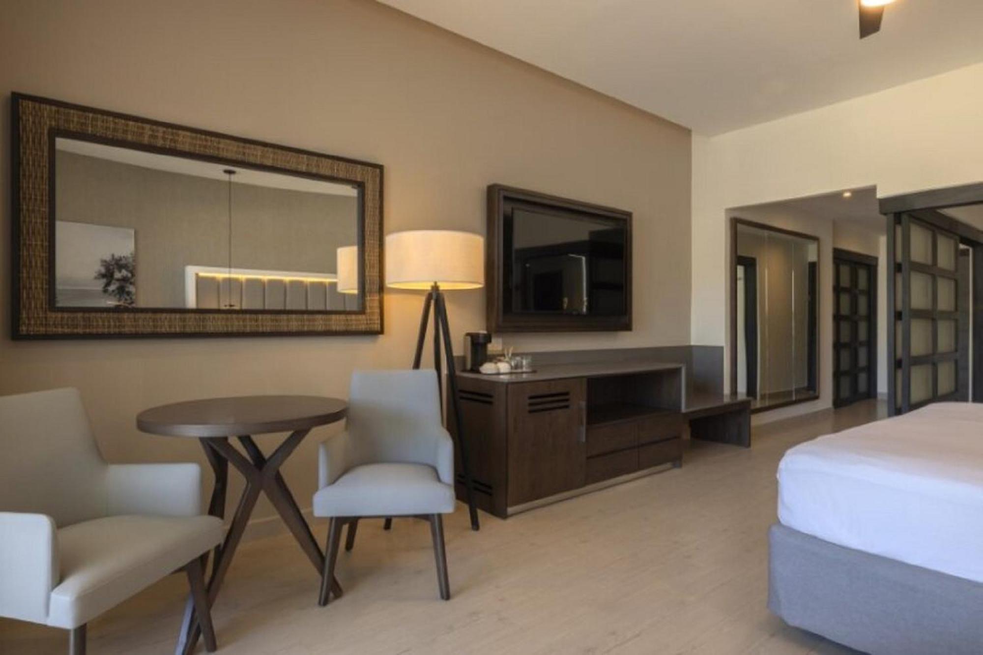 Resort Hideaway At Royalton Blue Waters, An Autograph Collection - Adults Only 5*