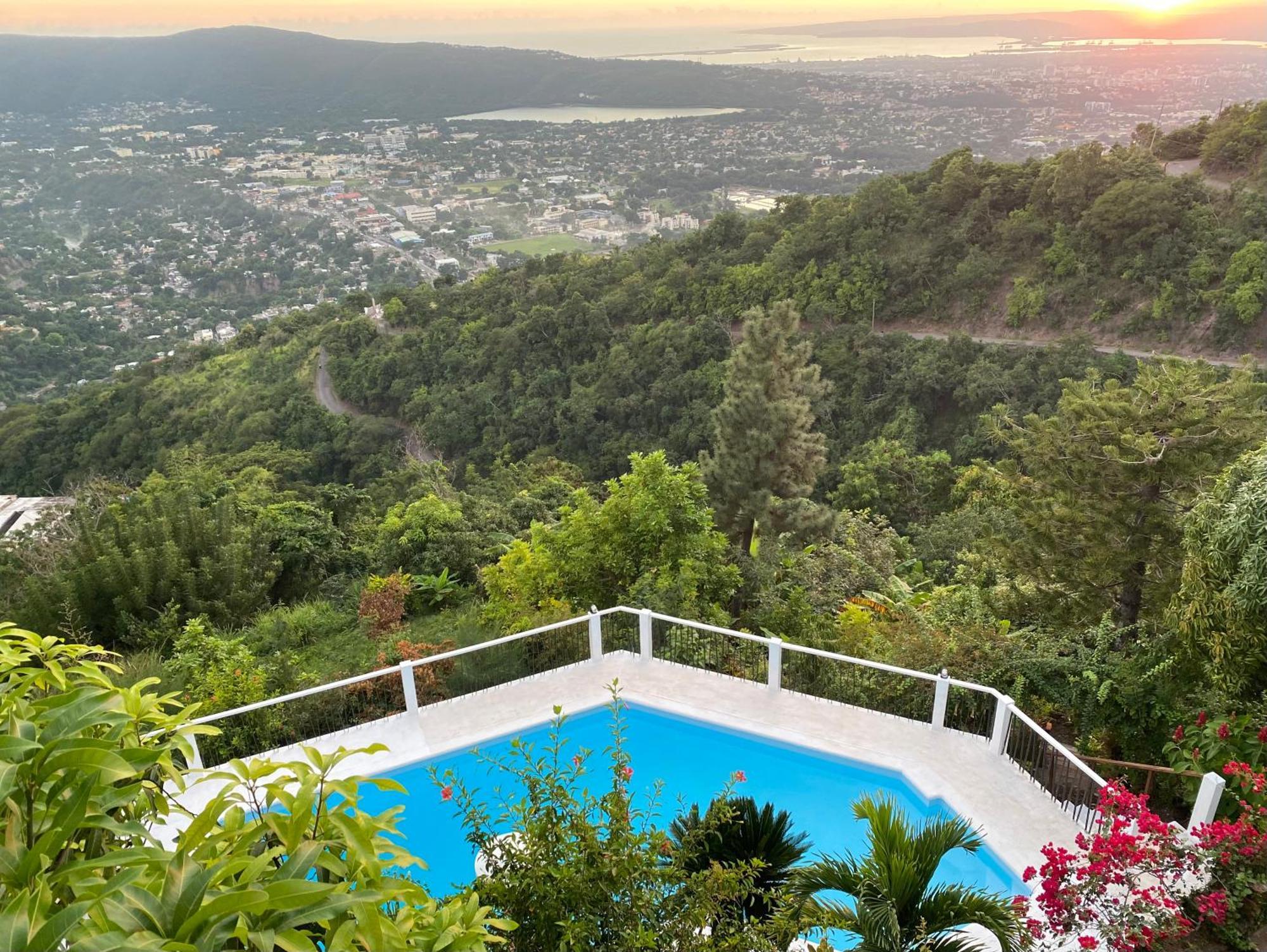 Bed & Breakfast Tranquility Estate Kingston