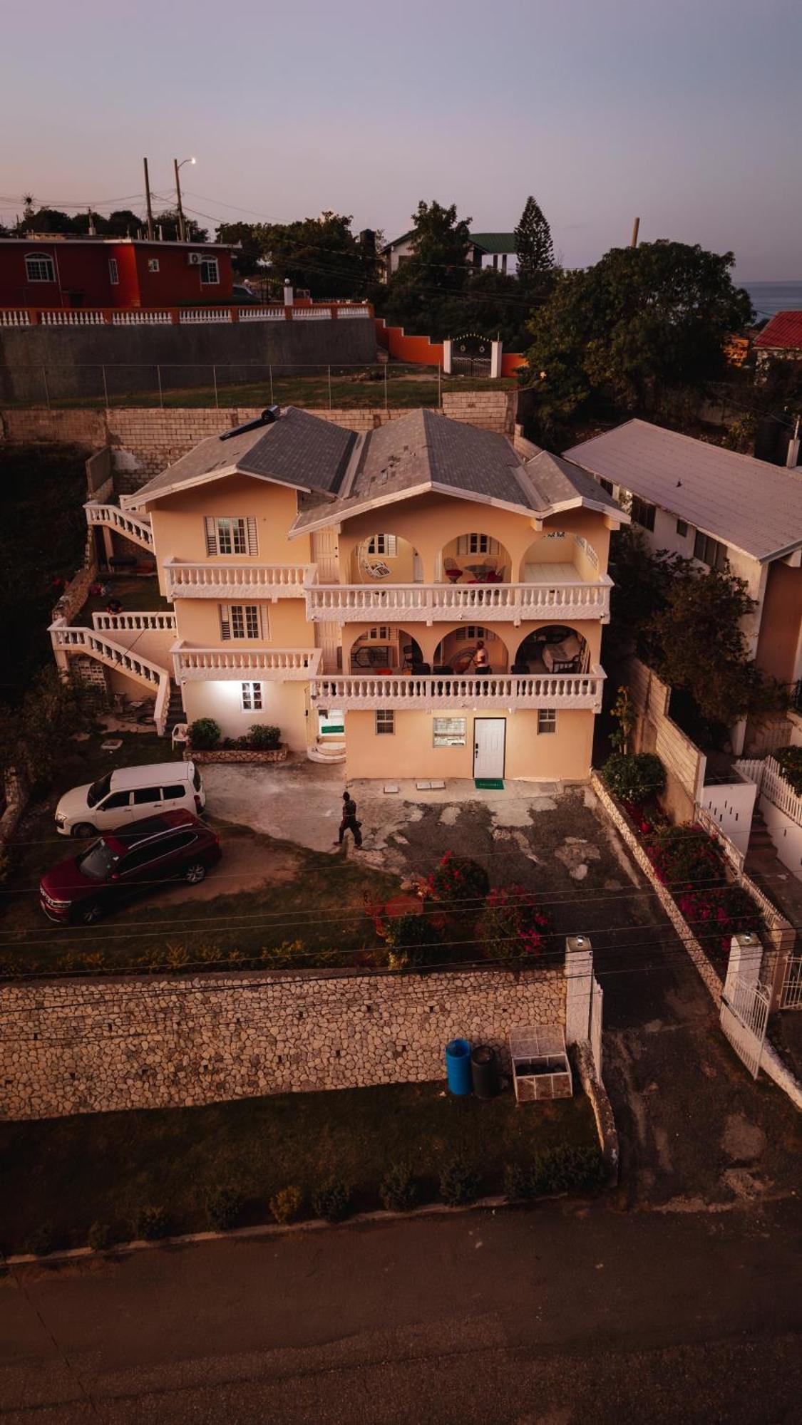 Privatunterkunft 876 Ja Oasis & - By Airport Kingston