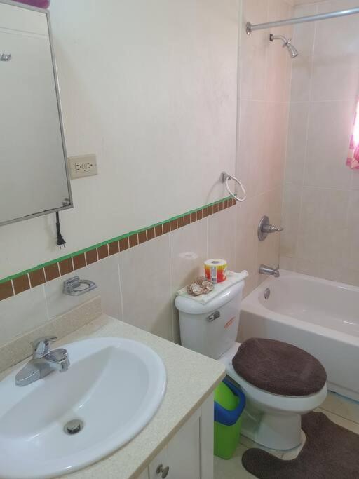 Cheerful 2-Bedroom Home In Falmouth Garden Guest house