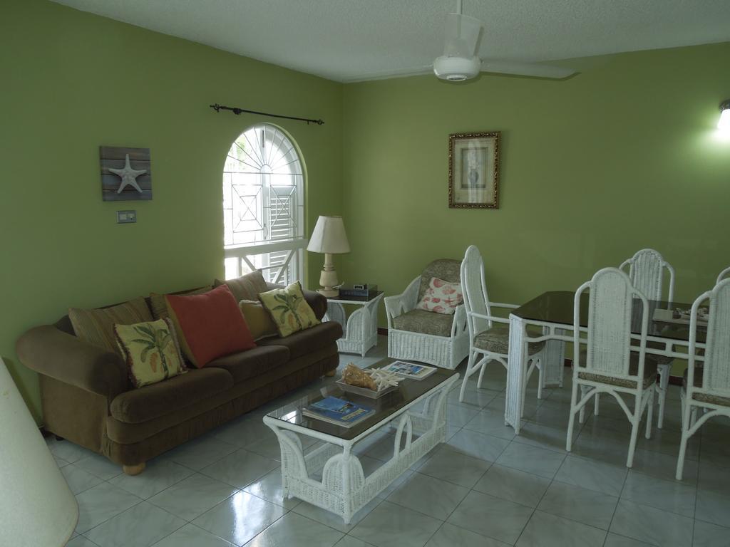 Columbus Heights Apartment *