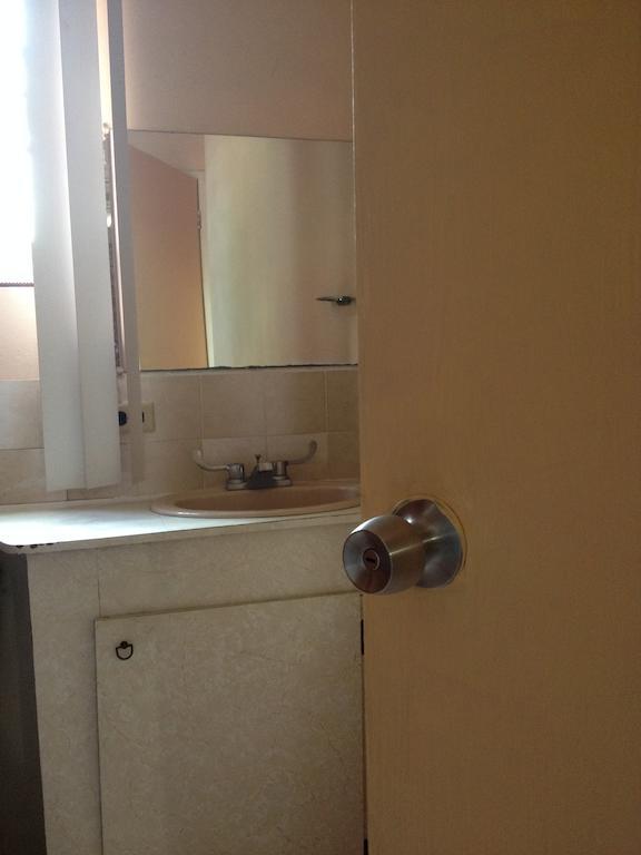 Gibb's Chateau Hotel 2*