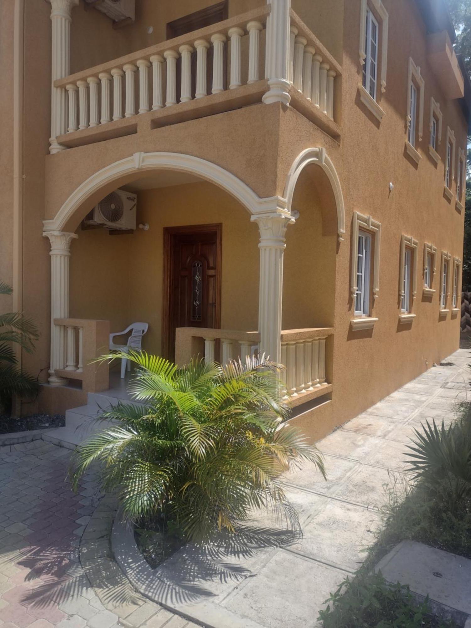 Travellers Nest Hotel Runaway Bay
