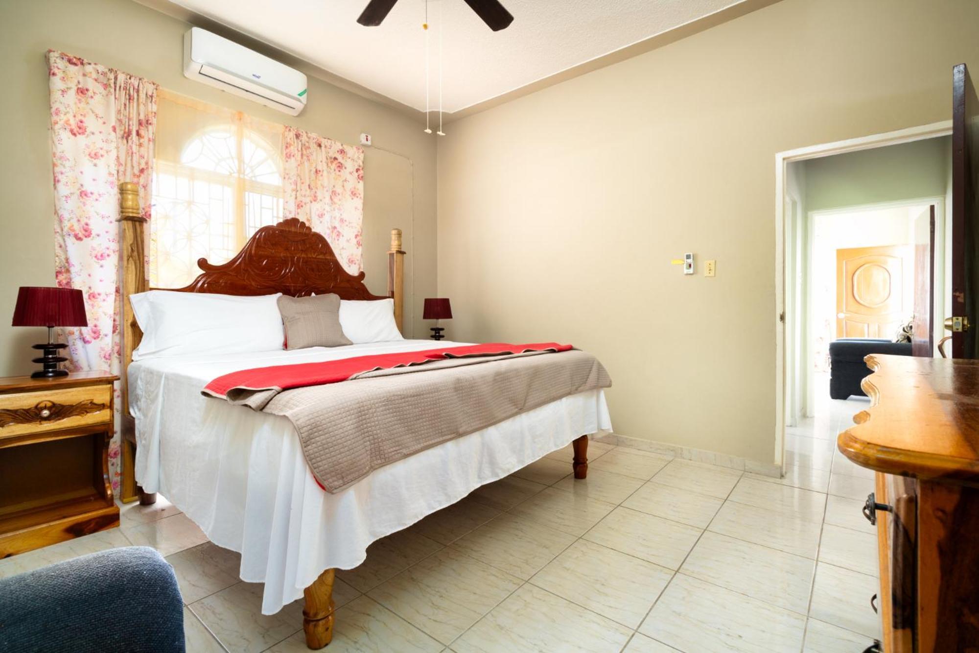 Cozy Locale - Gold Port Antonio