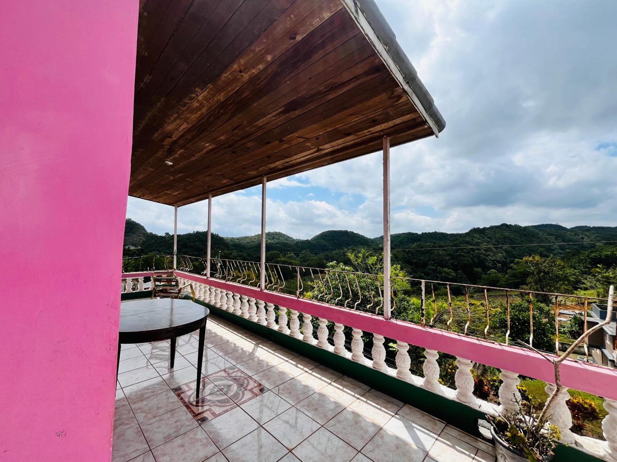 Nine Miles Cultural Hangouts And Tours Bed & Breakfast *