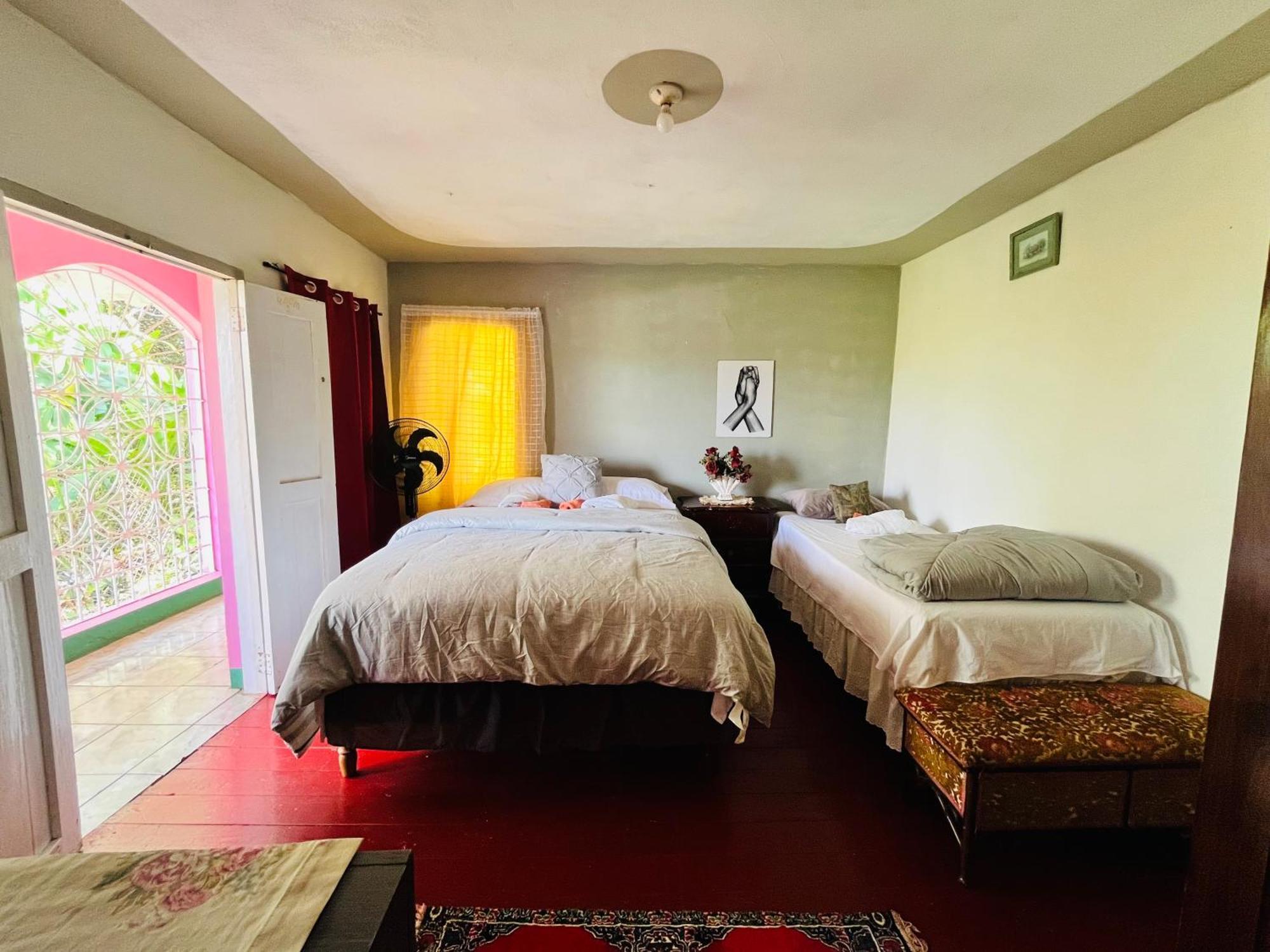 Nine Miles Cultural Hangouts And Tours Bed & Breakfast *