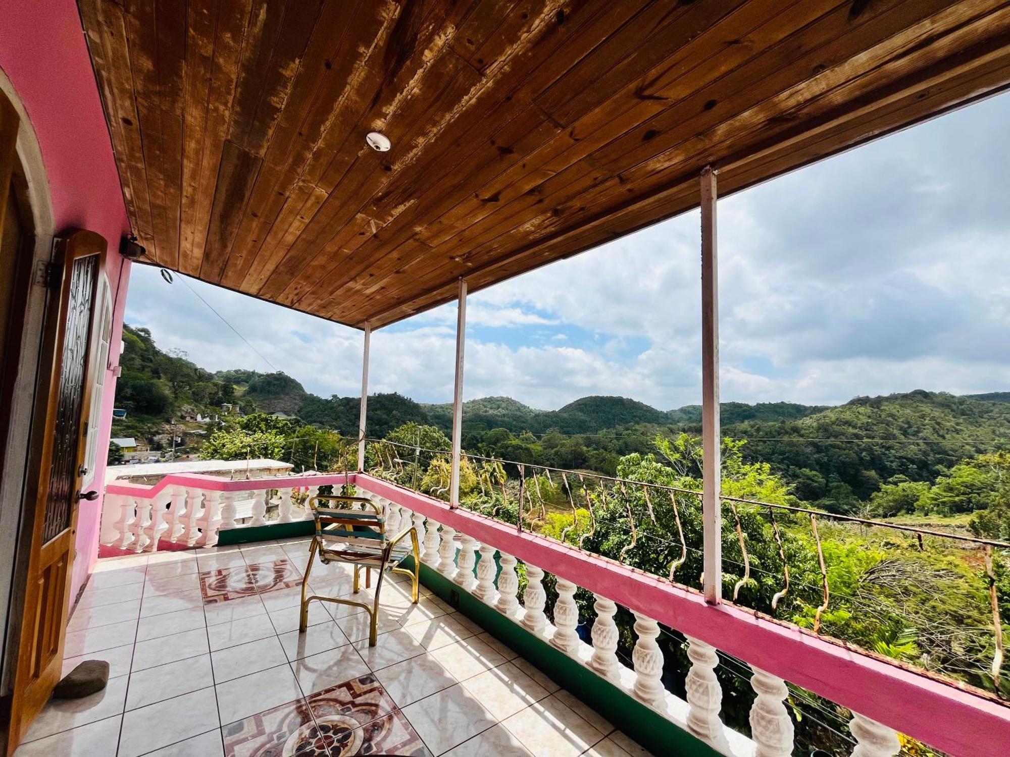 Bed & Breakfast Nine Miles Cultural Hangouts And Tours *