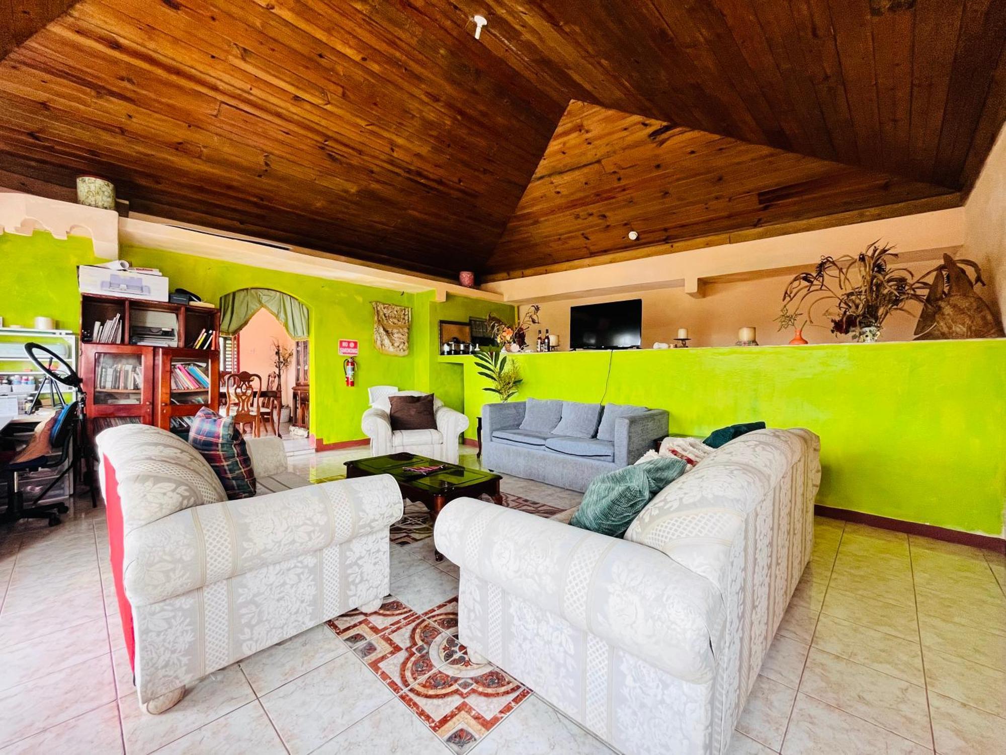 Nine Miles Cultural Hangouts And Tours Bed & Breakfast *