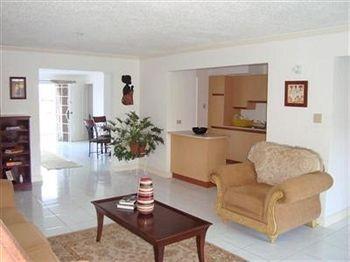Paradise Mango Walk Montego Bay