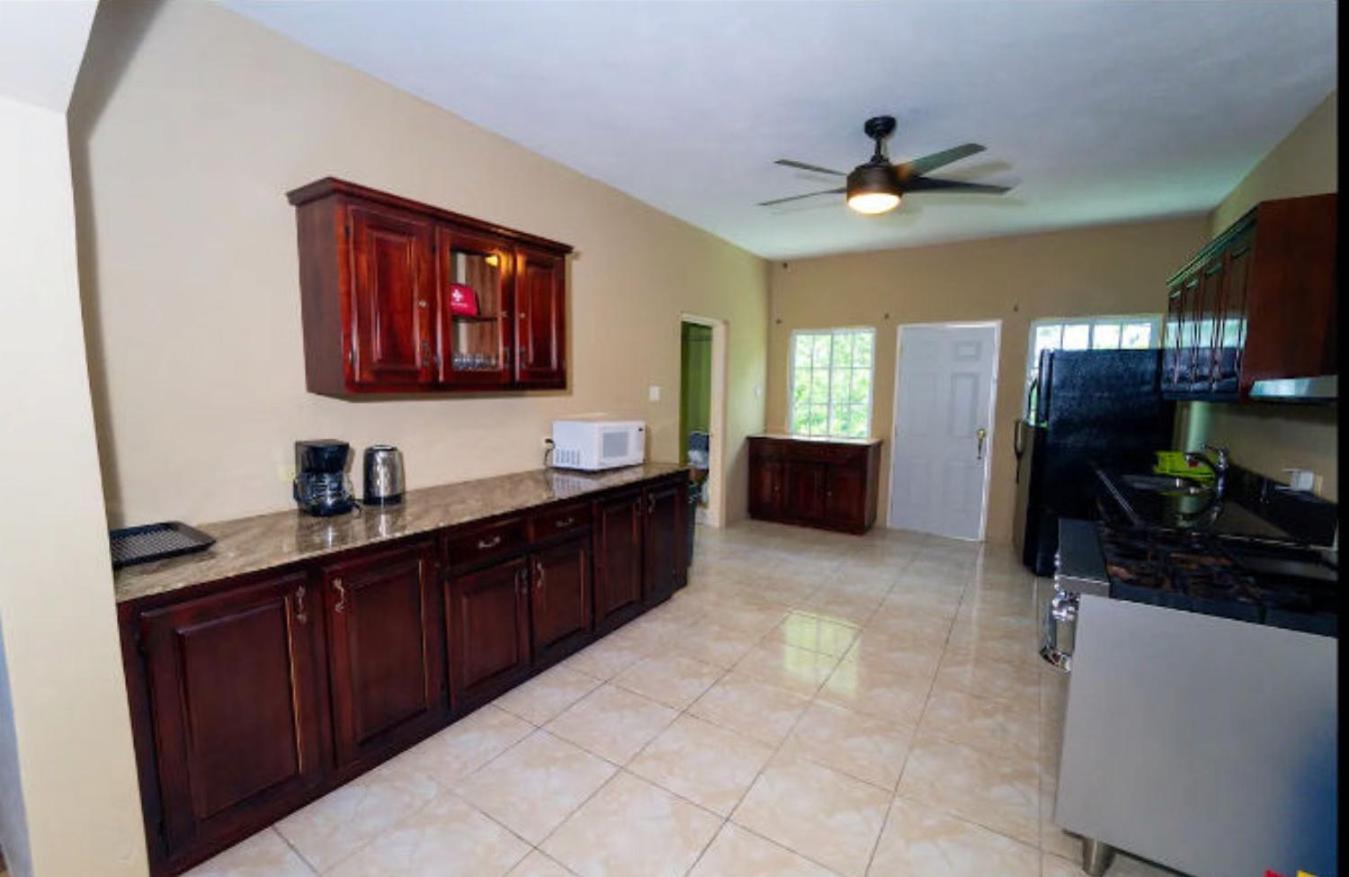 24 Edwards Ave ,runaway Bay Jamaica 6 Guest house