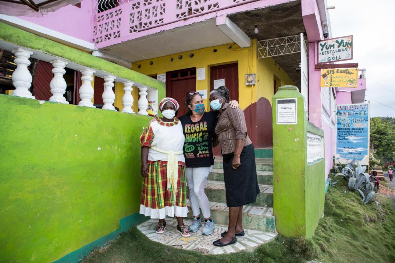 Nine Miles Cultural Hangouts And Tours Bed & Breakfast *