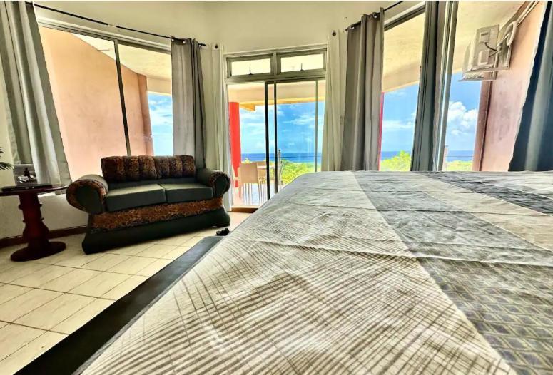 Guest house 876 Oasis - A Private Oceanview