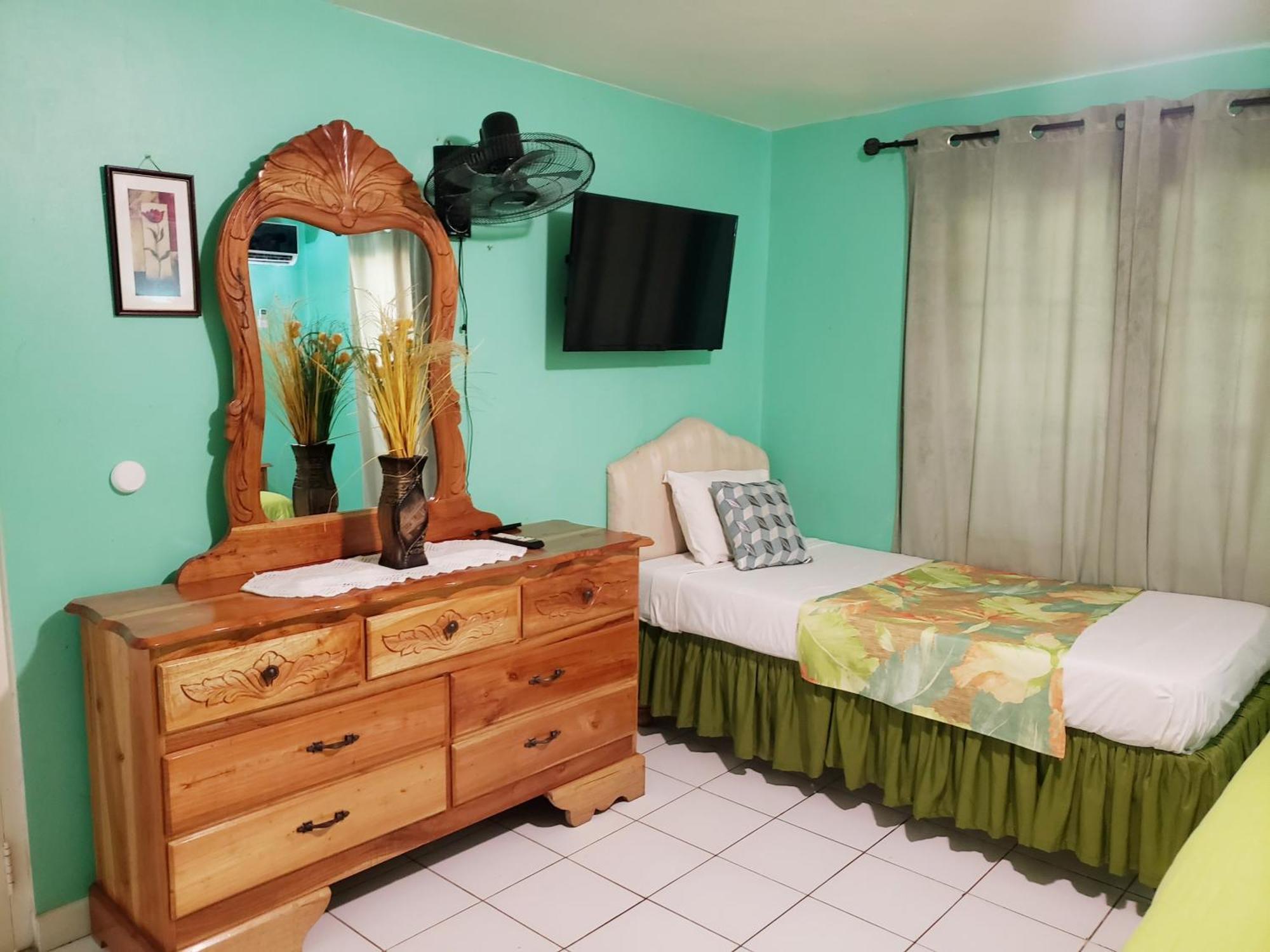 237 Bratton Avenue Casa de hóspedes Montego Bay