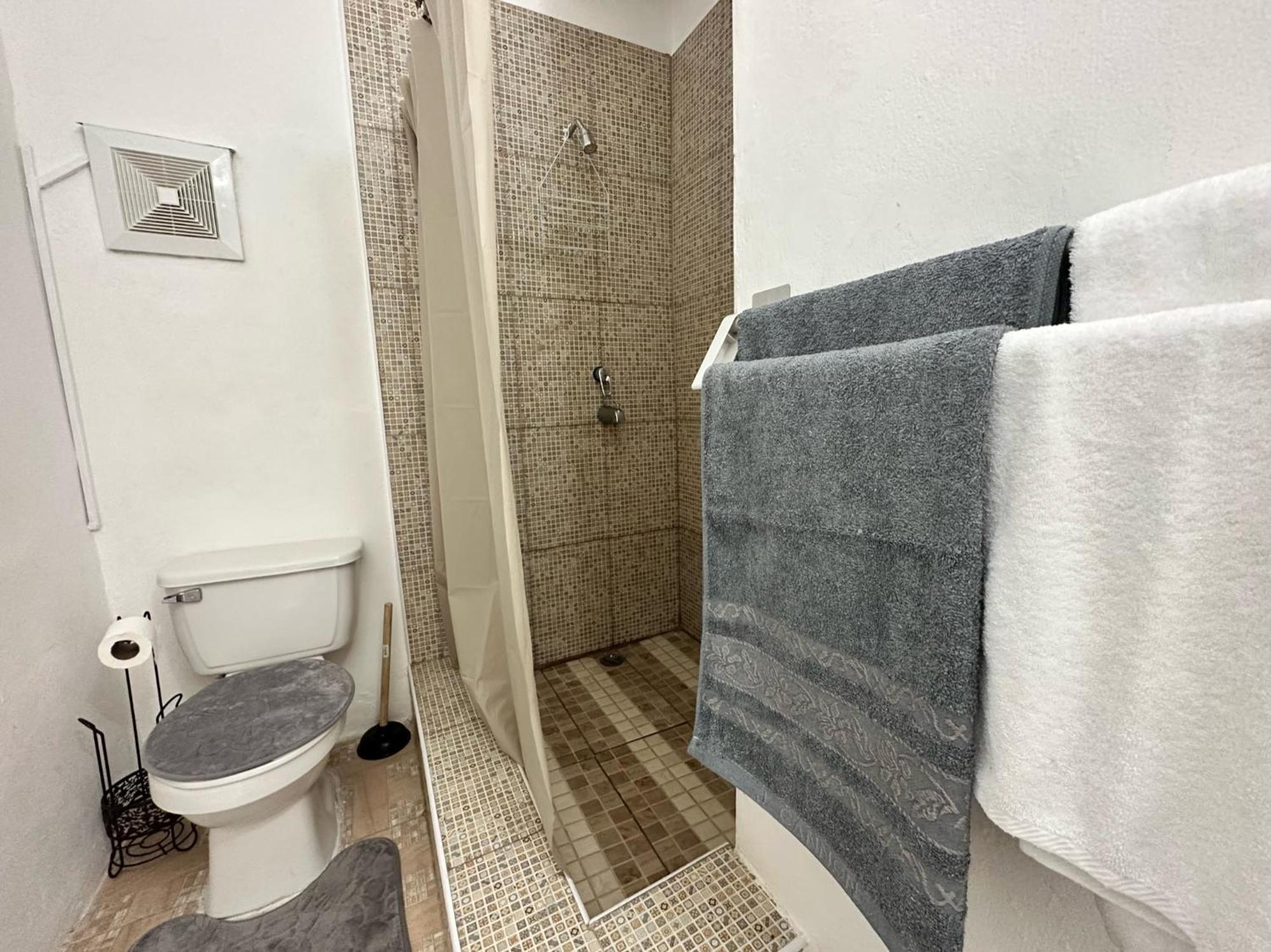 876 Oasis - A Private Oceanview Guest house *