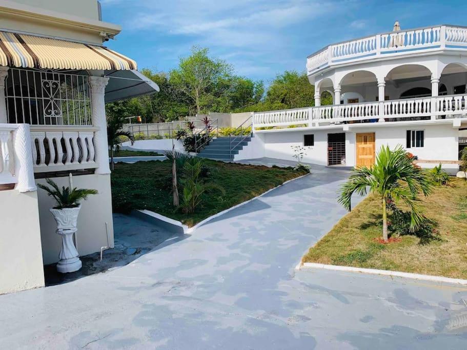 Duncan's Guest house 4*