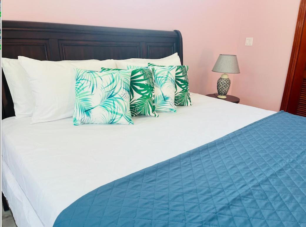 Luxury And Rooms,the Lagoons Apartment Montego Bay