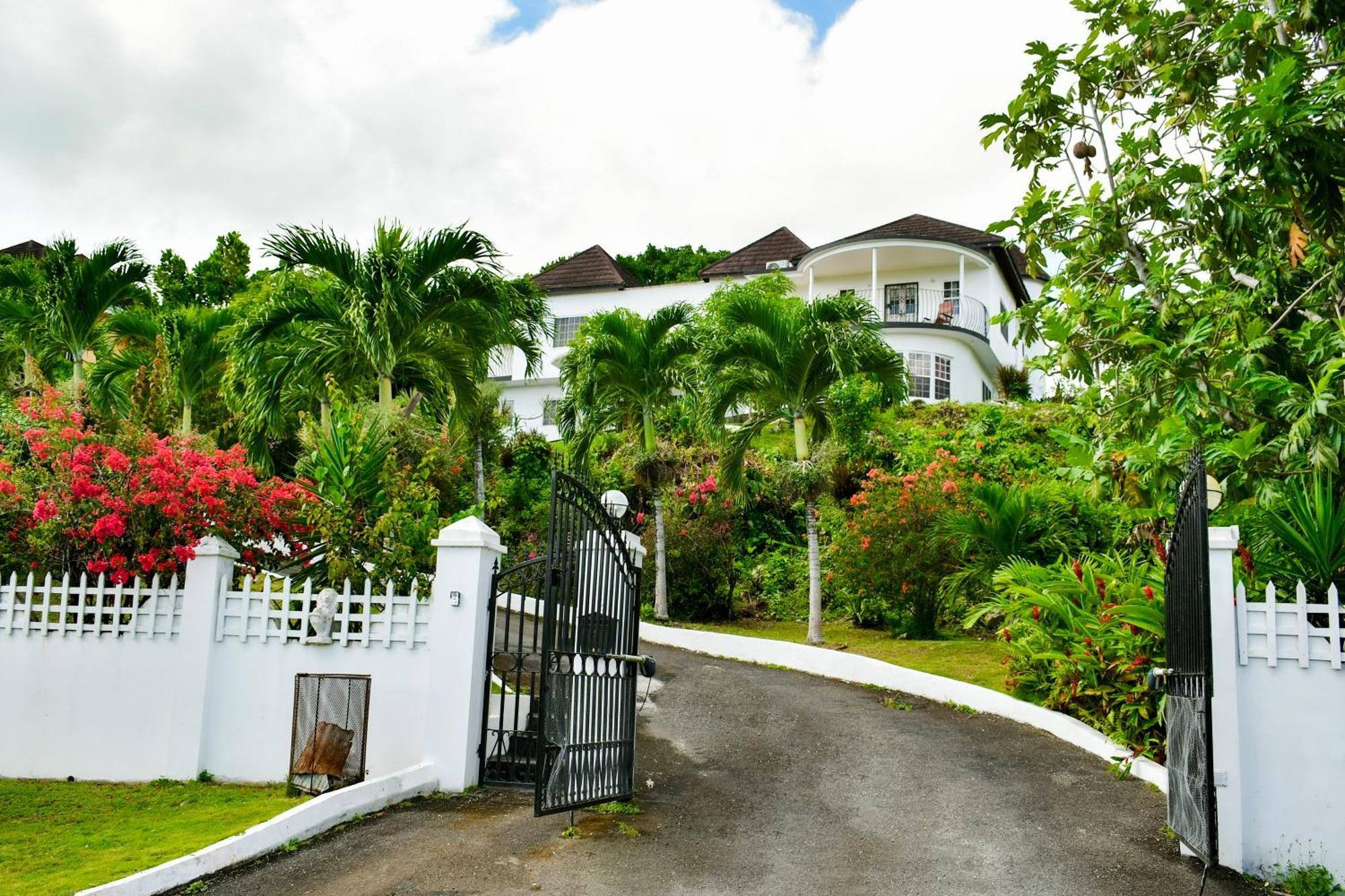 Inn Spring Valley *