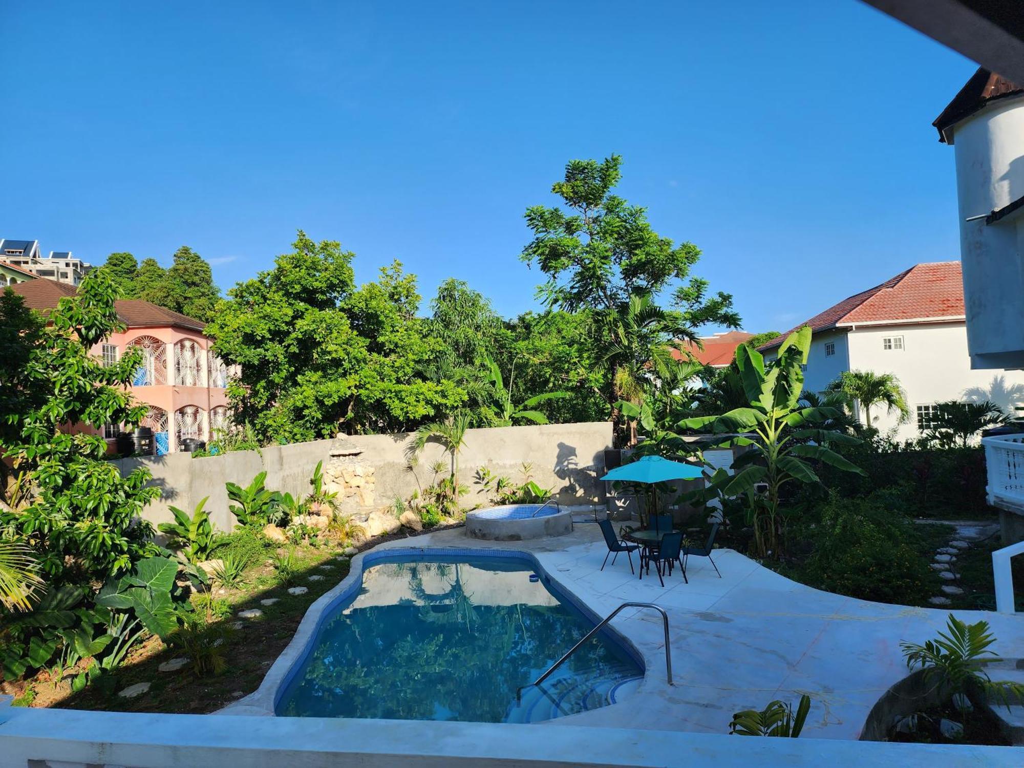 Spring Valley Inn St Mary