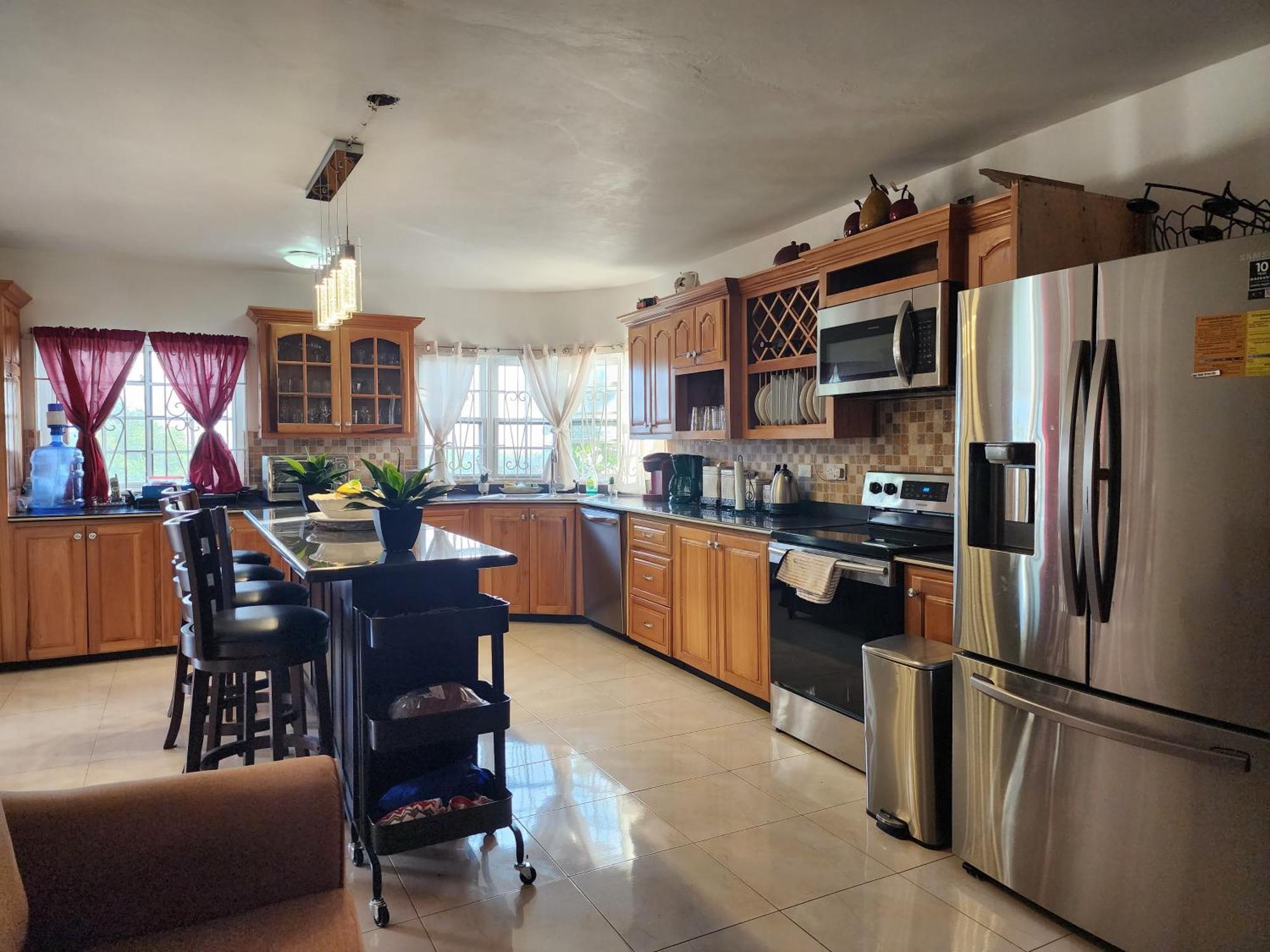 Spring Valley Inn *