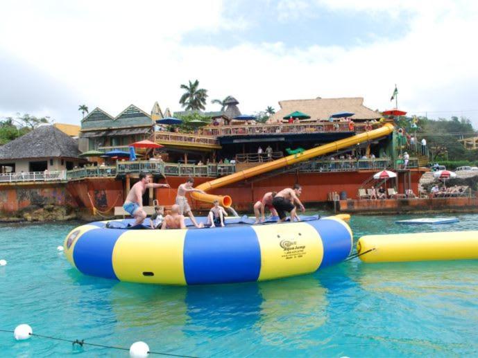 Hospitality Expert Bts 6 - Pool & Bar * Montego Bay