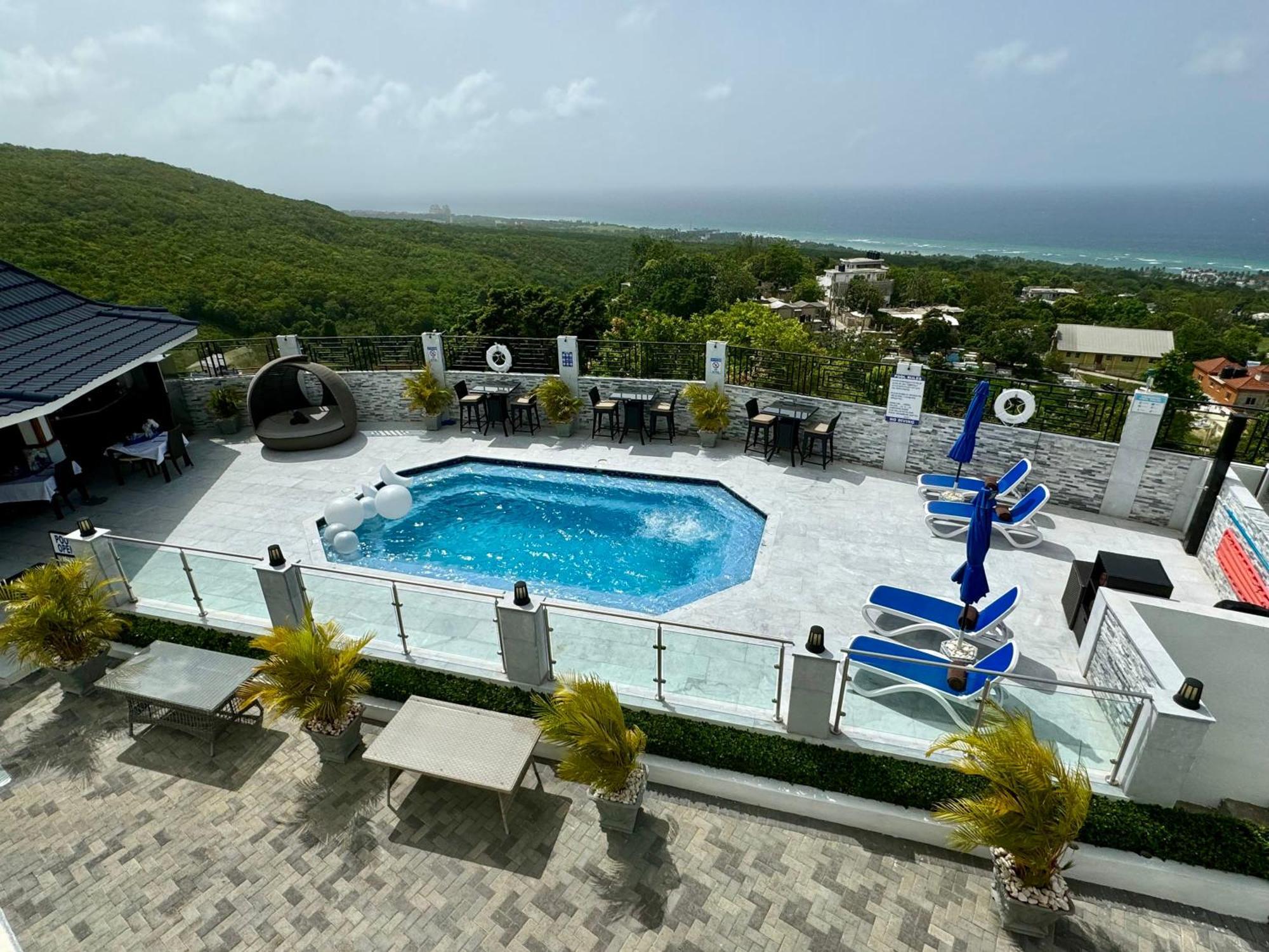 Inn Hospitality Expert Bts 6 - Pool & Bar