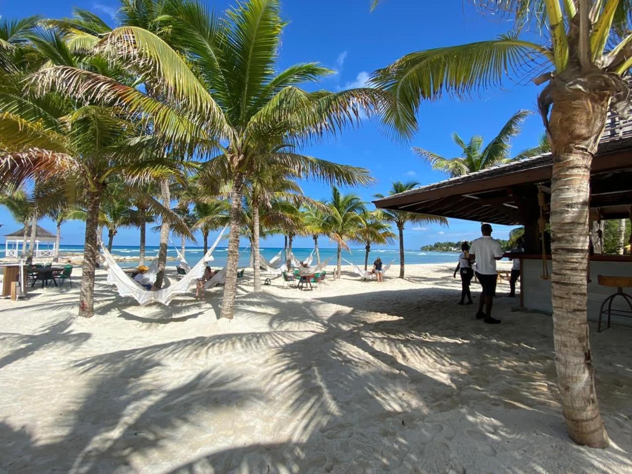 Hospitality Expert Bts 4 - Pool & Bar * Montego Bay