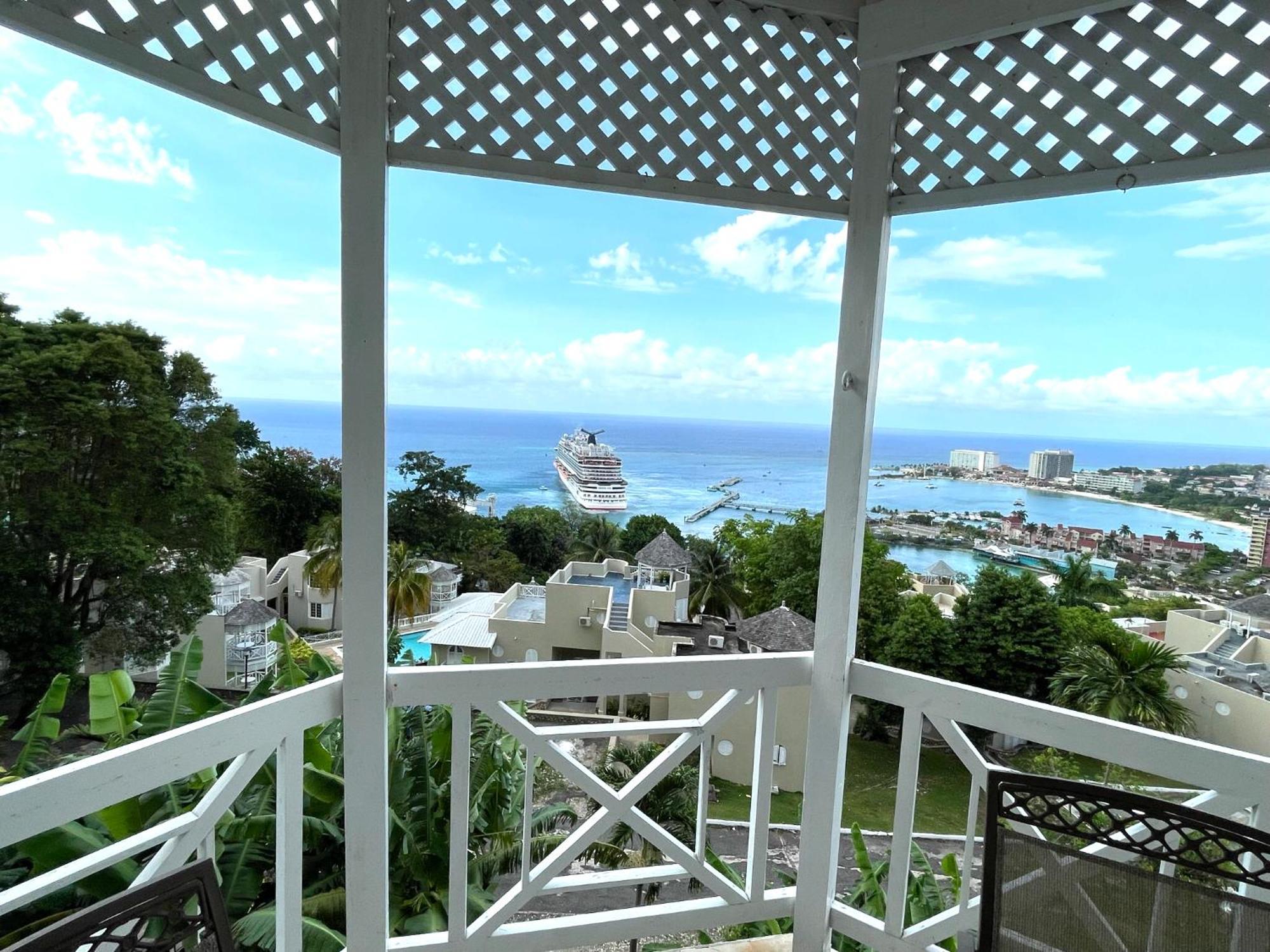 Apartamento Oceanbreeze Jamaica Penthouse, 7-minute Walk To Ocho Rios