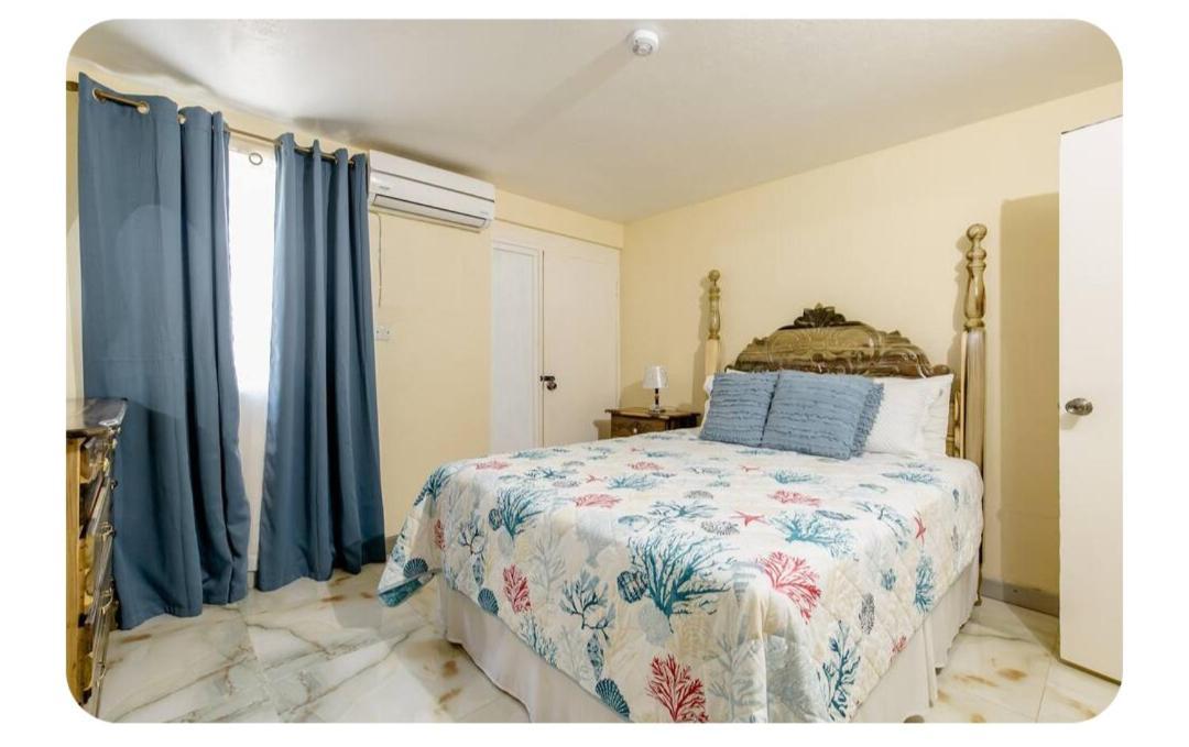 Bed & Breakfast Irie Getaway 3 Bedroom 3 Bathroom *