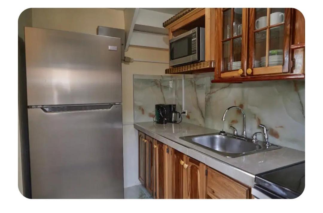 Irie Getaway 3 Bedroom 3 Bathroom * Runaway Bay