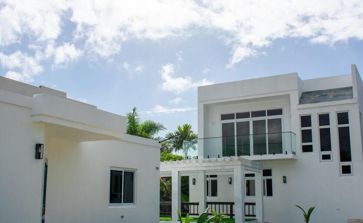 The W 5 Bedroom Oceanfront W Staff Whitehouse
