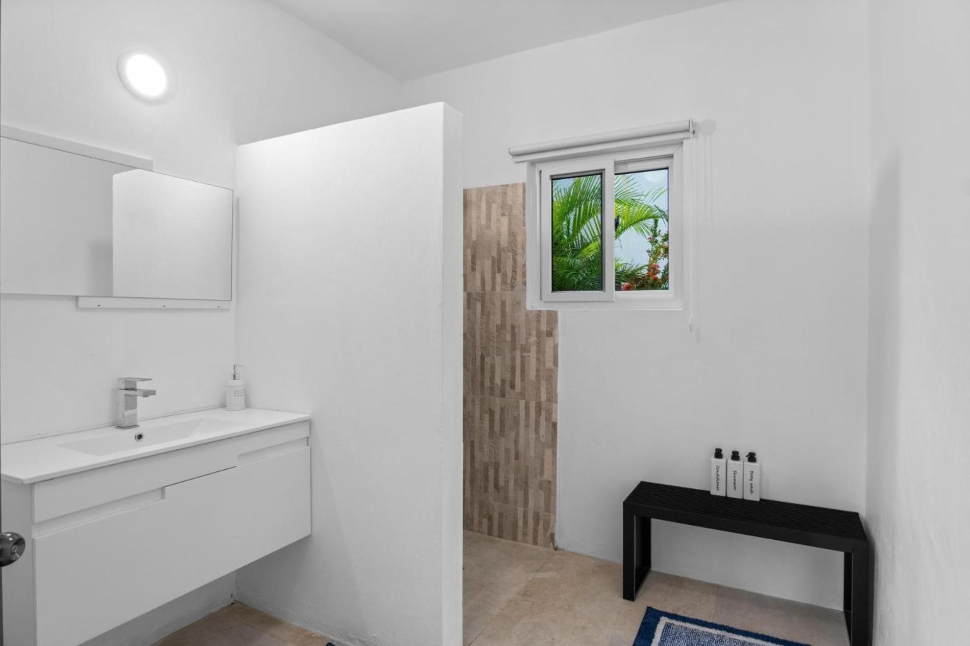 Villa The W 5 Bedroom Oceanfront W Staff *