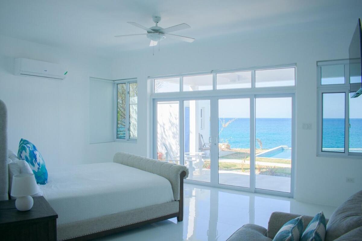 Villa The W 5 Bedroom Oceanfront W Staff *