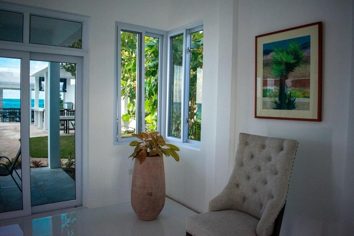 Villa The W 5 Bedroom Oceanfront W Staff *