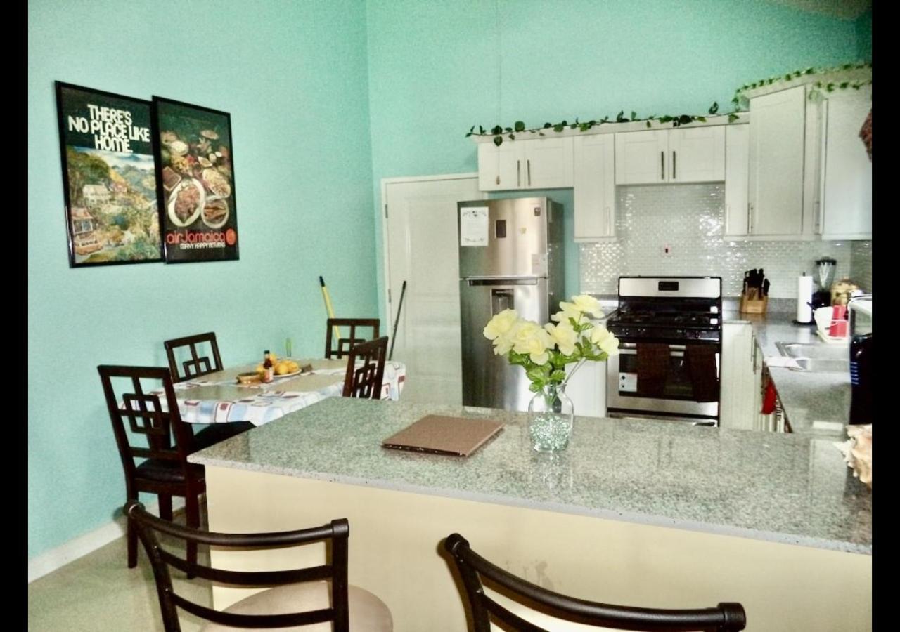 Casa de férias Morgan' S Two Bedroom Retreat Ellis Caymanas