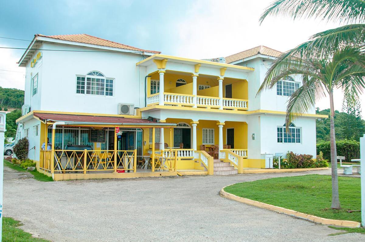 Hotel Global & Conference Center 3*
