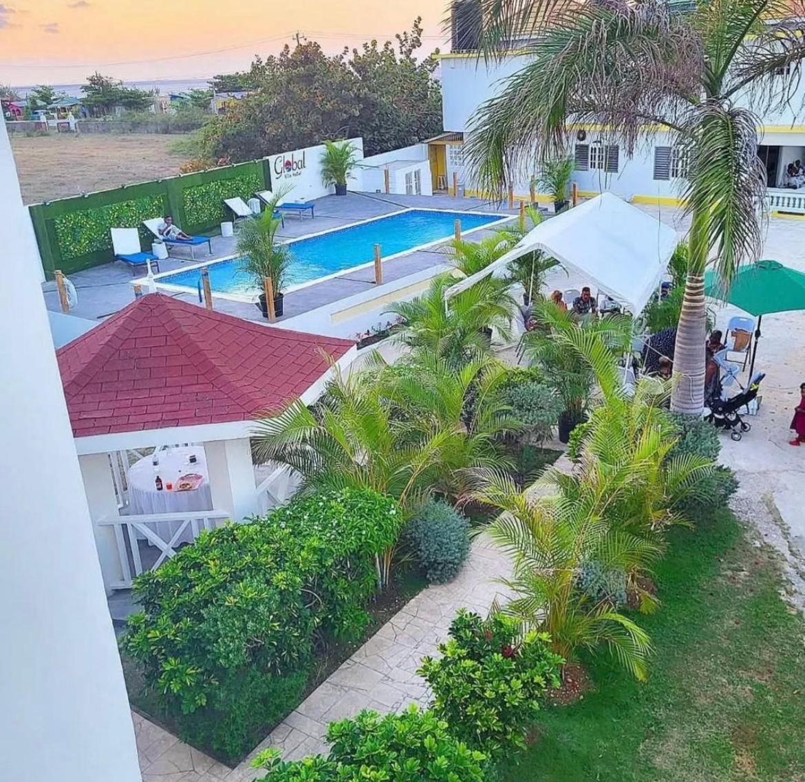 Global & Conference Center 3* Orange Cove