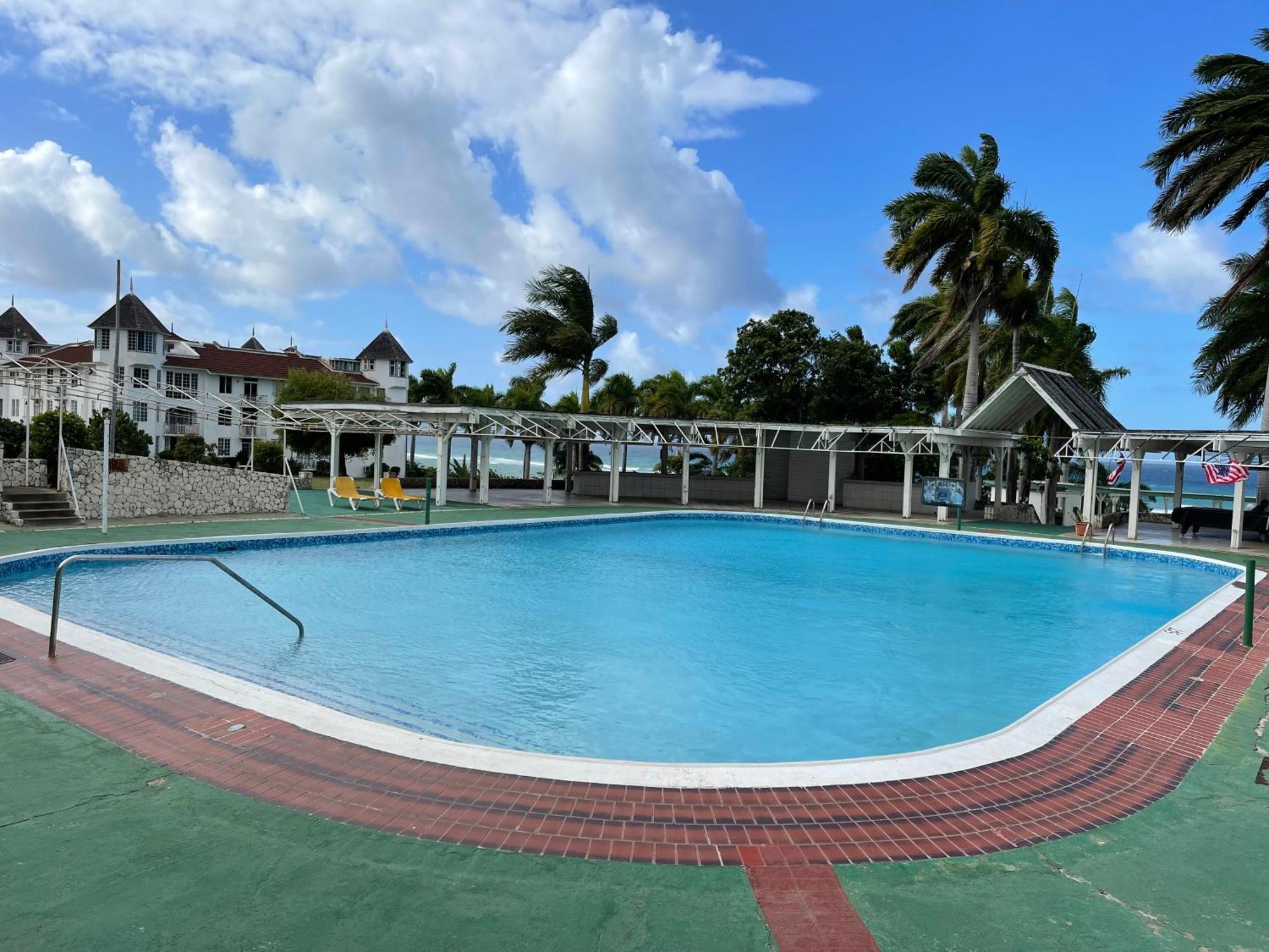 Marriott Seacastles B30 Rooftop Penthouse Apartment Montego Bay