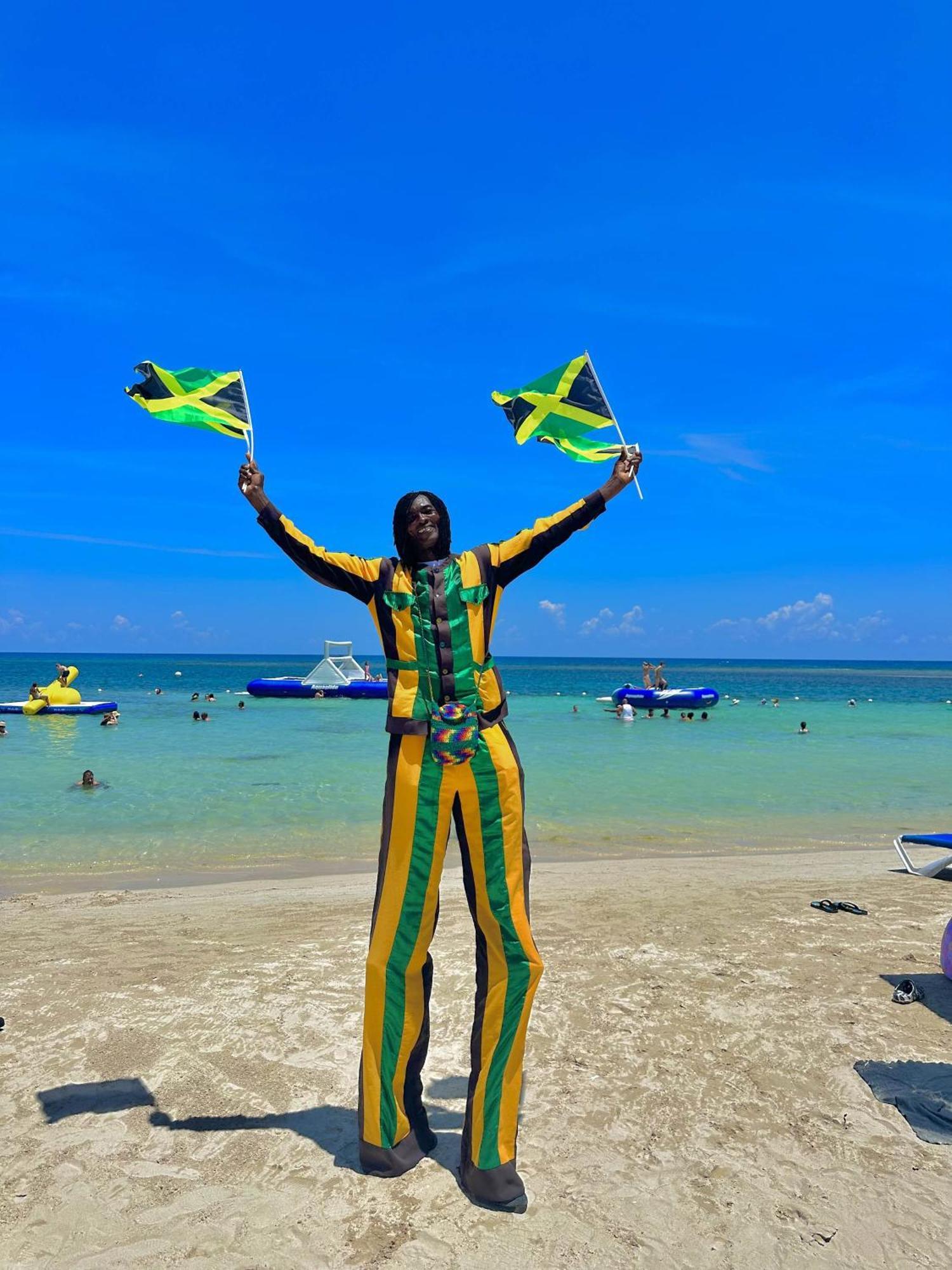 Hospitality Expert Bts 6 - Pool & Bar Montego Bay
