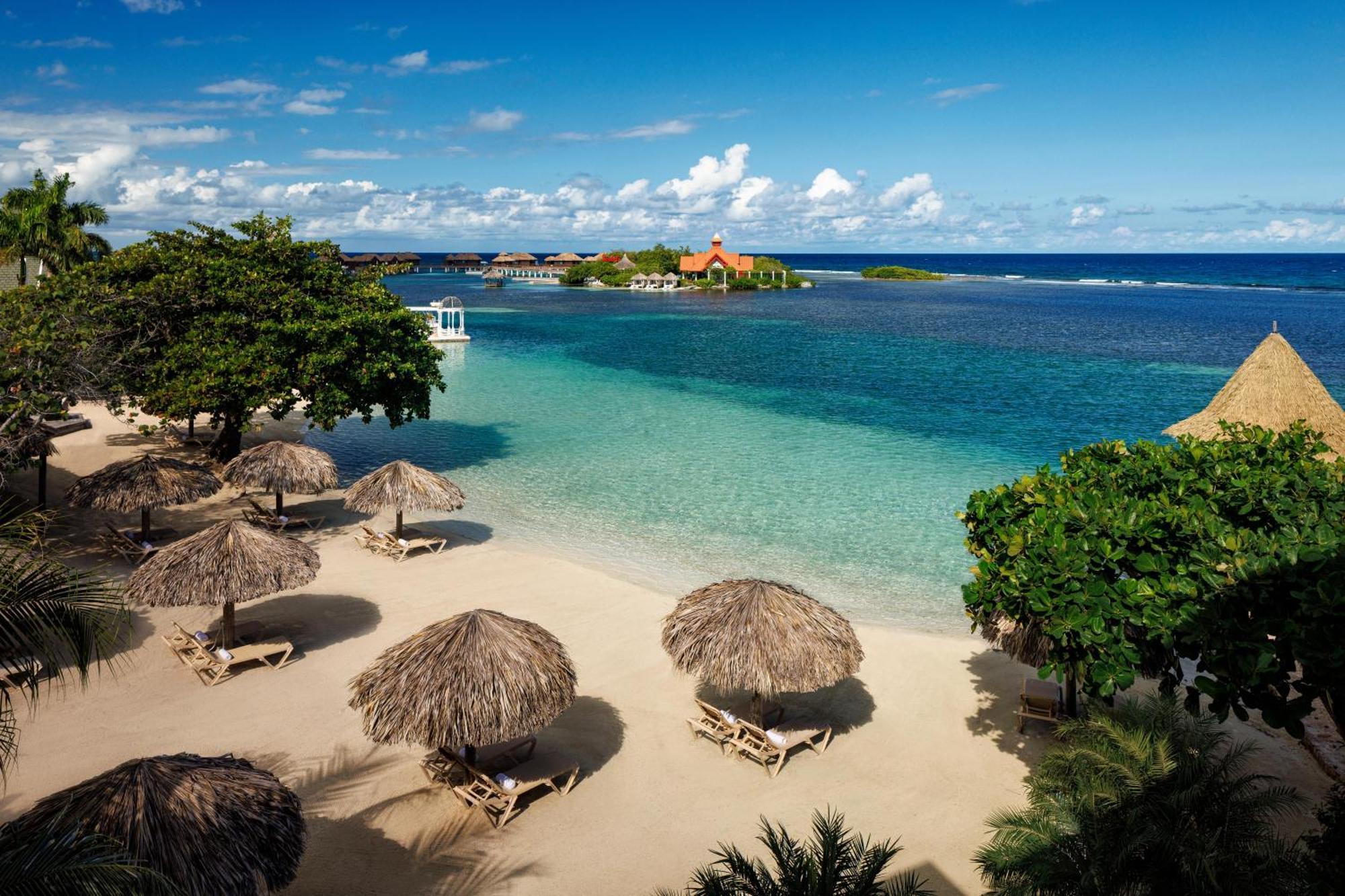 Resort Sandals Royal Caribbean & Private Island - Couples Only