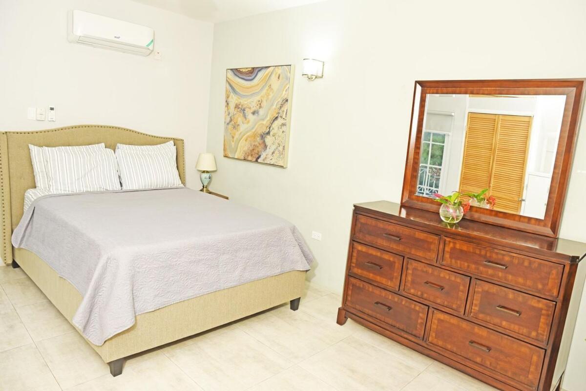 Penthouse With Loft At Seacastles, And Pool 207 *