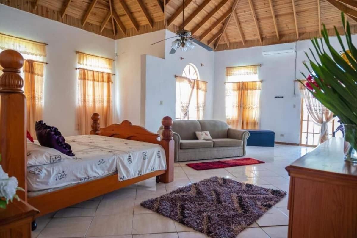 Guest house Sweetsop Jamaica And Tours Montego Bay